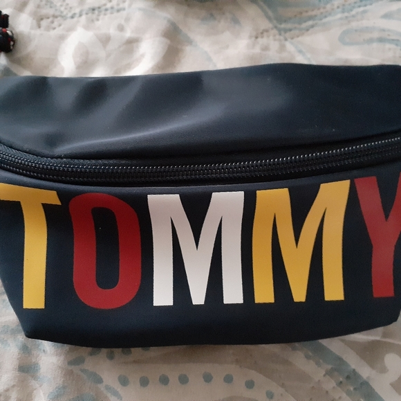 Tommy Hilfiger Fanny Pack - Picture 2 of 3